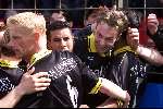 Eindhoven, 28 april 2001
Wedstrijd tussen EVV Eindhoven -FC Den Bosch, eindstand 2-2.
Bart v d Eede heeft gescoord en Den Bosch op 0-2 gebracht verder op de foto aanvoerder Arnold Scholten