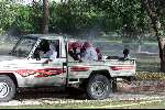 Nad Al Sheba Golfclub
Dubai 8 mei 2001
Kamelendrijvers kamelenraces Kamelenjockeys worden naar de start gebracht voor een nieuwe race de ouderen doen gokken