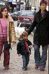 Amsterdam 4 mei 2001
Rick Engelkes met zijn vrouw en dochtertje.