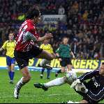 Eindhoven, 20 april 2001
PSV-RKC, eindstand 3-1
Ruud v Nistelrooy in duel met doelman Rob v Dijk