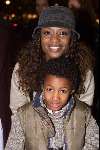 Amsterdam 15-11-1999
Premiere van de film Tarzan in het Pathe Theater in Amsterdam.
Sylvana Simons met haar zoontje.