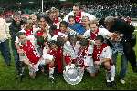 Nijmegen 5 Mei 2002 
NEC-AJAX Kampioenswedstrijd 0-2
AJAX met de kampioensschaal