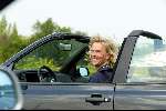 Den Haag16 mei 2002
Antonie Kamerling met gsm achter het stuur van zijn cabrio