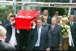 Hilversum 30 mei 2002
Begrafenis Bart de Graaff
vrienden bart met kist