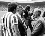 Eindhoven, 25 Augustus 1979
PSV-Feyenoord
Willy v d Kuylen in gesprek met trainer Kees Rijvers en manager Ben v Gelder