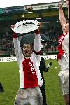 Nijmegen 5 Mei 2002 
NEC-AJAX Kampioenswedstrijd 0-2

Aanvoerder Cristian Chivu met de kampioensschaal, rechts Nikos Machlas