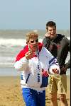 Scheveningen 15 april 2002
Frits Barens voetballend op het strand met gsm