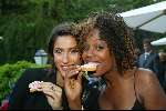 Hooge Vuursche 31 mei 2002
Presentatie tijdschrift van Glamago
Kris tmf en Georgina Kwaykye