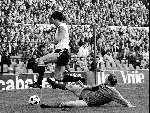 Rotterdam, 27 januari 1979 Feyenoord-PSV
Tom smits in duel met Gerard v d Lem
