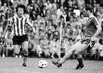 Eindhoven , 22 augustus 1981 PSV-AZ 67, eindstand 2-4
Johnny Metgod in duel met Jung Mu Huh
