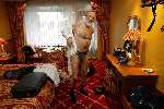 Nuland 28 februari 2002
Hotel van der Valk
Vader Abraham in z\'n hotelkamer aan het omkleden
PIERRE KARTNER