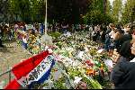 Bloemen voor de overleden Pim Fortuyn