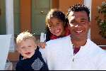 St Tropez 4 mei 2002
Ruud Gullit met Maxime en Joelle





Peter Smulders bv
