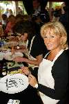 Laren 21 mei 2003
borden beschilderen voor het goede doel in het restaurant van Rene Froger
anita meier