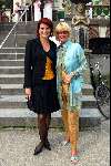 Amsterdam 27 mei 2003
sheila de vries en anouk v nes bij roseparty in het vondelpark