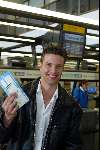 Amsterdam 13 mei 2003
Vertrek  bas muijs bij schiphol met ticket in de hand