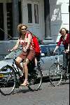 Amsterdam 30 mei 2003
bettine vriesekoop met zoontje op fiets