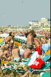 Zandvoort 29 mei 2003
Caroline Tensen in bikini en peter Gallas op het strand