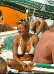 Zandvoort 29 mei 2003
Caroline Tensen in bikini een sigaartje rokend