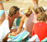 Zandvoort 29 mei 2003
Caroline Tensen in bikini en peter Gallas op het strand