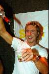 Amsterdam 23 mei 2003
save the oerang oetang in hotel arena
chris zeegers als barman