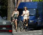 Amsterdam 30 mei 2003
danielle overgaag en isa hoes op omafiets