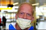 Schiphol 5 mei 2003
vertrek bobo in the bush 
Danny Rook met mondkapje