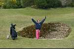 Schotland 10 mei 2003
Skibo Castle
Ed Beeftink ( persoonlijke huisarts van Prins willem alexander en andere leden van het koninklijk huis )
Op de Carnegie golfclub golfend
spelend vanuit de bunker