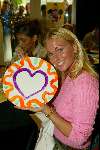 Laren 21 mei 2003
borden beschilderen voor het goede doel in het restaurant van Rene Froger
ellemieke vermolen