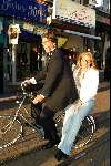 Amsterdam 26 mei 2003
premiere intervieuw in tuschinski
emile ratelband met dochter minou ratelband op de fiets