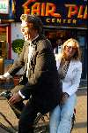 Amsterdam 26 mei 2003
premiere intervieuw in tuschinski
emile ratelband met dochter minou ratelband op de fiets