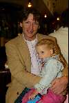 Laren 21 mei 2003
borden beschilderen voor het goede doel in het restaurant rene froger
erik de zwart met dochtertje