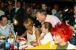 Laren 21 mei 2003
borden beschilderen voor het goede doel in het restaurant van Rene Froger
carolne tensen met frank wisse en lotte