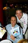 Laren 21 mei 2003
borden beschilderen voor het goede doel in het restaurant van Rene Froger
rene froger en frans bauer