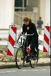 Amsterdam 17 mei 2003
Frederique huydts op de fiets in de regen