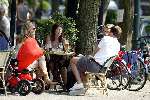 Amsterdam 30 mei 2003
Reinout Oerlemans op terras met Tijmen Daniele antonie kamerling en isa hoes Danielle Overgaag