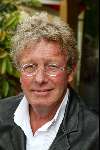 Laren 21 mei 2003
borden beschilderen voor het goede doel in het restaurant rene froger
jan des Bouvrie