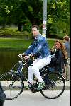 Amsterdam 27 mei 2003
jeroen biegstraten vriendin op de fiets in het vondelpark