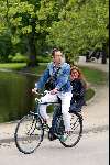 Amsterdam 27 mei 2003
jeroen biegstraten vriendin op de fiets in het vondelpark
Peter Smulders bv