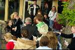 Laren 21 mei 2003
borden beschilderen voor het goede doel in het restaurant van Rene Froger
jim idols met beveiliging tussen fans