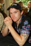 Laren 21 mei 2003
borden beschilderen voor het goede doel in het restaurant johnny de mol met tatoeage