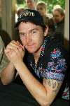 Laren 21 mei 2003
borden beschilderen voor het goede doel in het restaurant johnny de mol met tatoeage