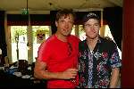 Laren 21 mei 2003
borden beschilderen voor het goede doel in het restaurant rene froger
gerard joling en johny de mol
