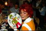 Laren 21 mei 2003
borden beschilderen voor het goede doel in het restaurant van Rene Froger
kim lian v d Weij