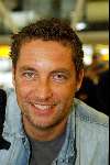 Schiphol 5 mei 2003
vertrek bobo in the bush 
Mathias Scholten