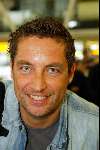 Schiphol 5 mei 2003
vertrek bobo in the bush 
Mathias Scholten