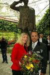 Lisse 6 mei 2003
beeld en tulp van pim fortuyn in keukenhof in lisse
oscar hammerstein met kunsternares beeld