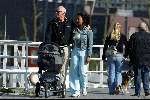 Amsterdam 7 mei 2003
Peter Faber met zijn vrouw en zoontje achter de kinderwagen