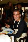 Laren 21 mei 2003
borden beschilderen voor het goede doel in het restaurant van Rene Froger
rafael v d vaart