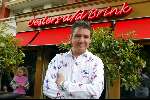 Laren 21 mei 2003
borden beschilderen voor het goede doel in het restaurant rene froger
